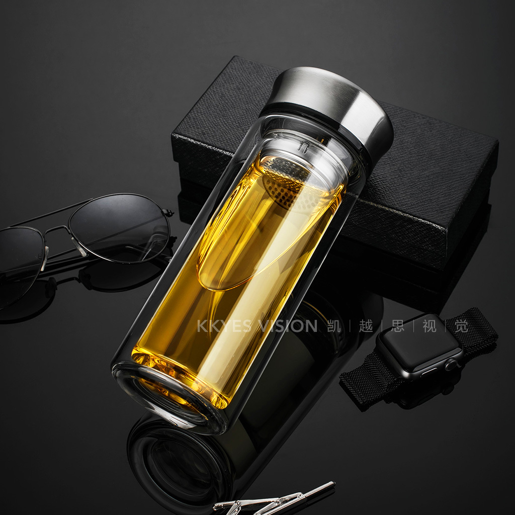 靜物攝影中的雙層玻璃水杯 光影與質感的藝術呈現