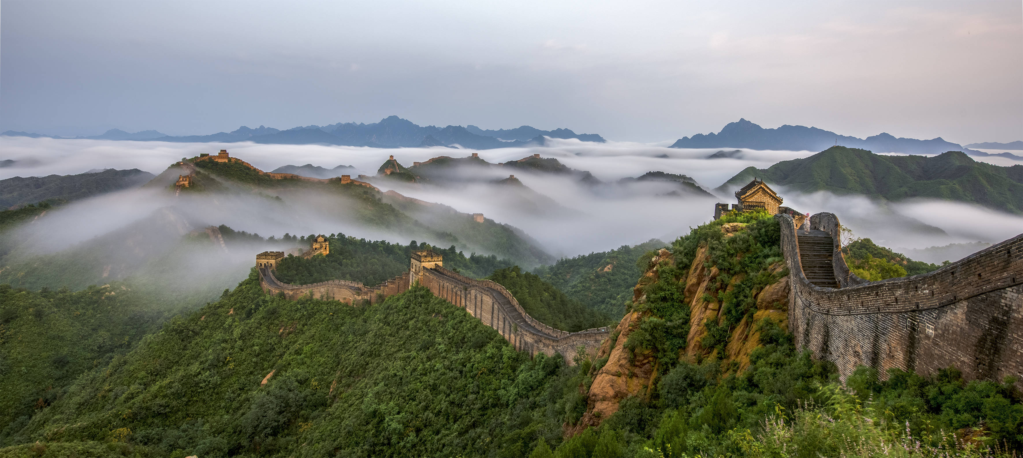 攝影師紀正權 金山嶺長城云海仙境里的“巨龍”
