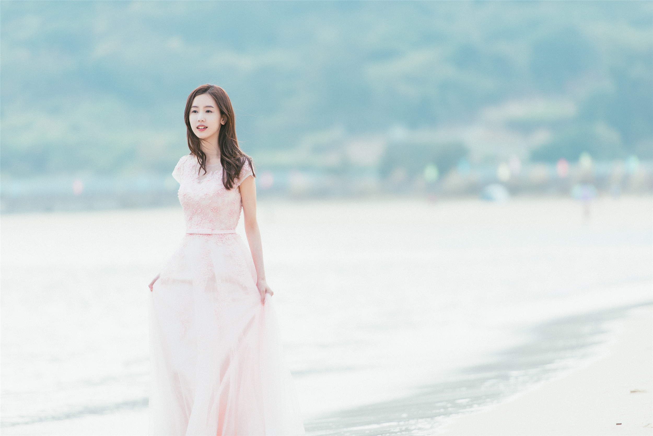 陳都靈婚紗美照驚艷曝光 夏日海風中的甜美定格